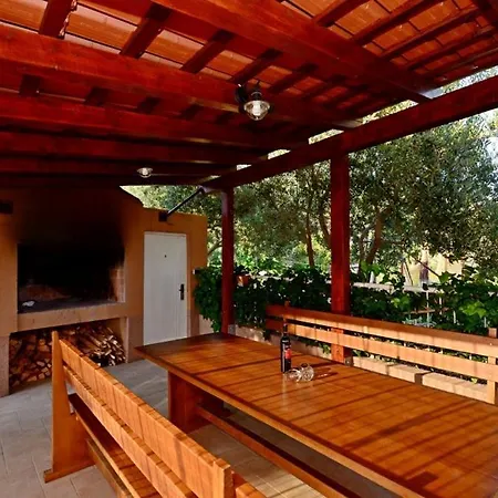 In Kastel Sucurac With Sea View, Balcony, Air Conditioning, Wifi 570-1 Apartment Kastela