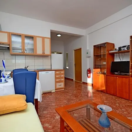 In Kastel Sucurac With Sea View, Balcony, Air Conditioning, Wifi 570-1 Apartman Kaštela