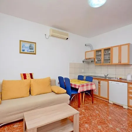 In Kastel Sucurac With Sea View, Balcony, Air Conditioning, Wifi 570-1 Kastela