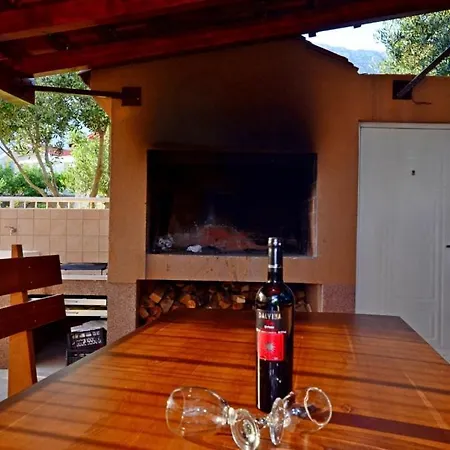 Apartment In Kastel Sucurac With Sea View, Balcony, Air Conditioning, Wifi 570-1